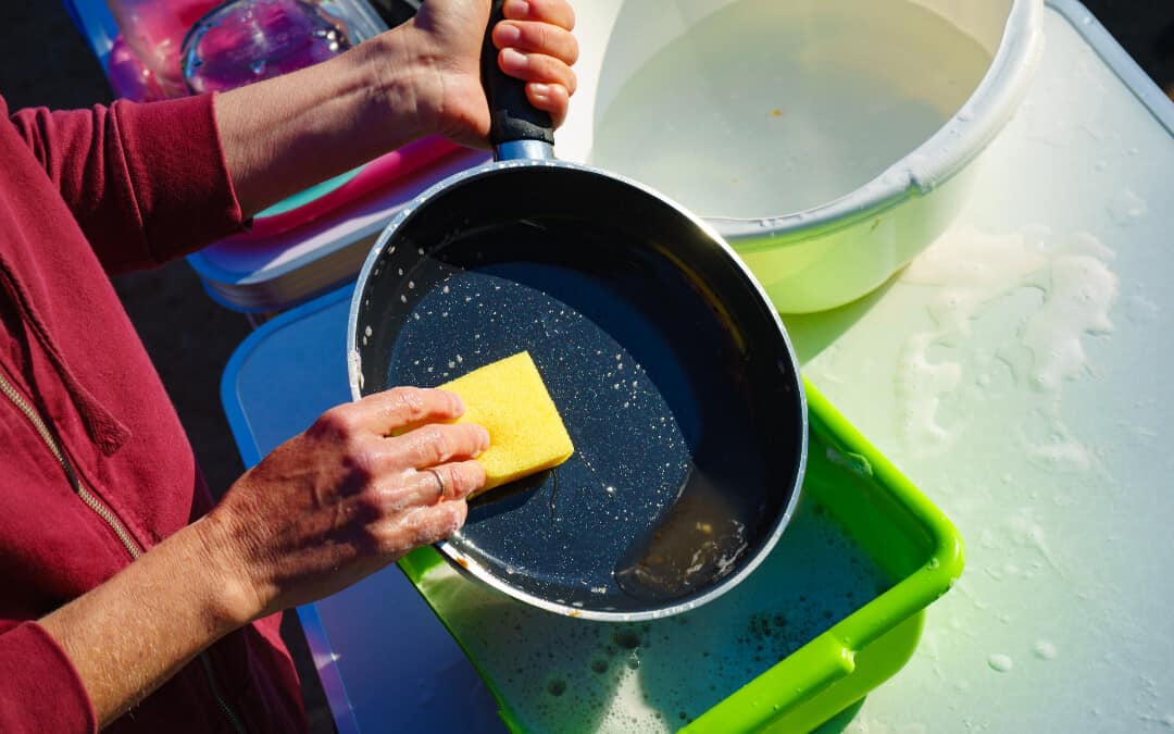 how to wash dishes while camping banner